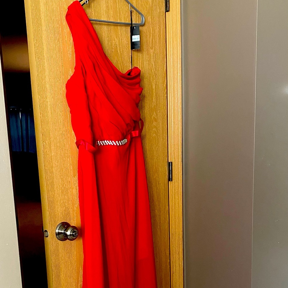 Off one shoulder dress beautiful red dress can be worn in any special occasion